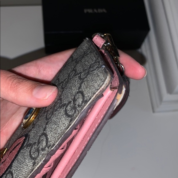 Authentic GUCCI wallet/wristlet - Picture 4 of 10